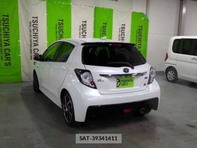 Toyota VITZ HYBRID 2019-01 3390422-11