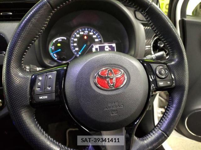 Toyota VITZ HYBRID 2019-01 3390422-12