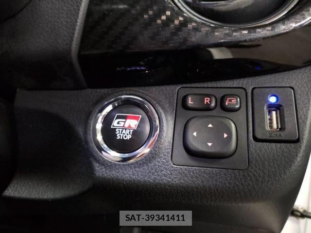 Toyota VITZ HYBRID 2019-01 3390422-13