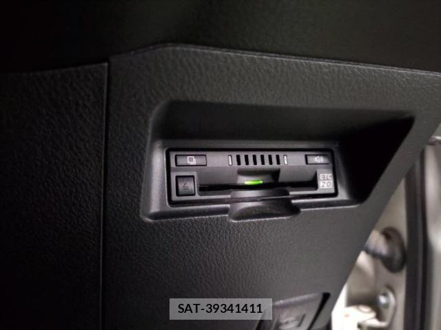 Toyota VITZ HYBRID 2019-01 3390422-14