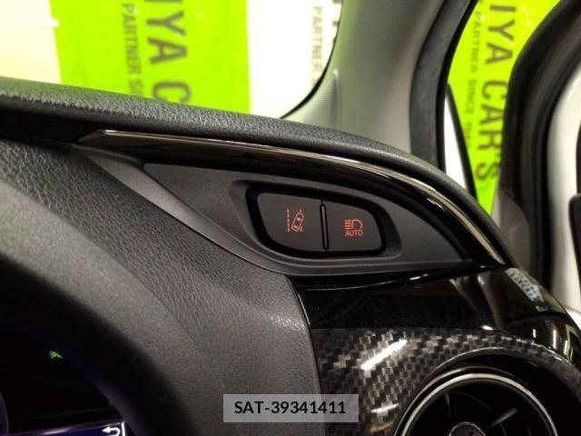 Toyota VITZ HYBRID 2019-01 3390422-15