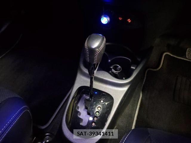 Toyota VITZ HYBRID 2019-01 3390422-16