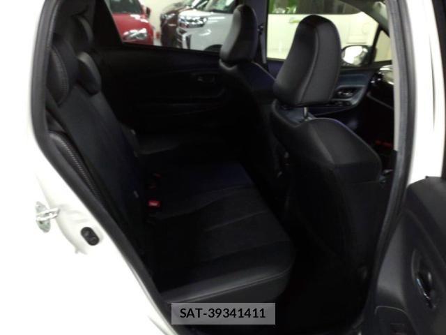 Toyota VITZ HYBRID 2019-01 3390422-21