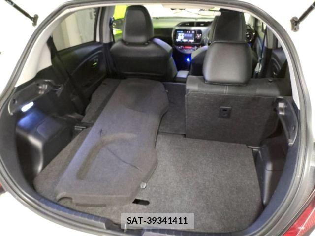 Toyota VITZ HYBRID 2019-01 3390422-25