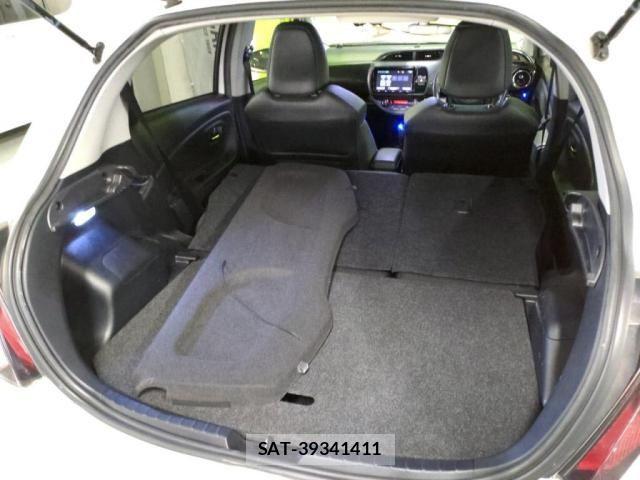 Toyota VITZ HYBRID 2019-01 3390422-26