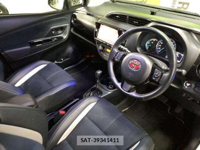Toyota VITZ HYBRID 2019-01 3390422-2