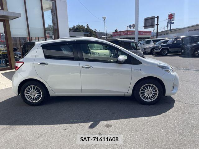 Toyota VITZ HYBRID 2019-08 4244065-3