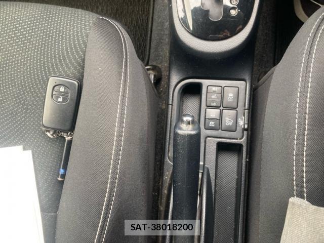 Toyota VITZ HYBRID 2017-04 4759178-16