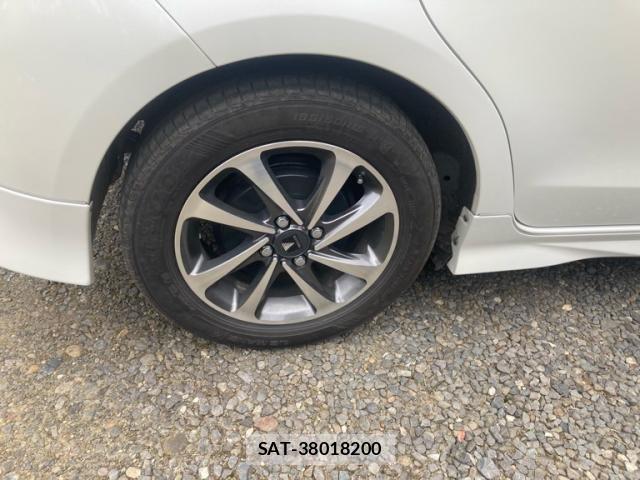 Toyota VITZ HYBRID 2017-04 4759178-4