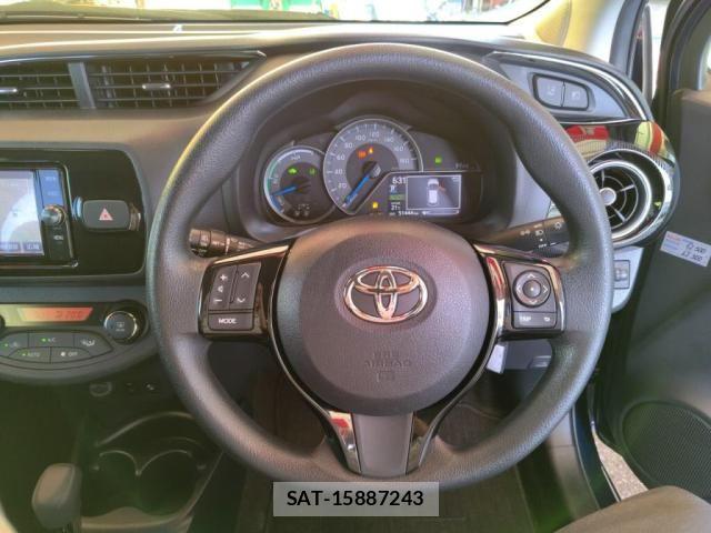 Toyota VITZ HYBRID 2017-03 6248254-13
