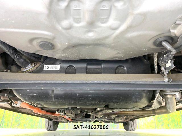 Toyota VITZ HYBRID 2017-05 6915008-18