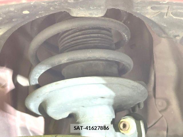Toyota VITZ HYBRID 2017-05 6915008-19