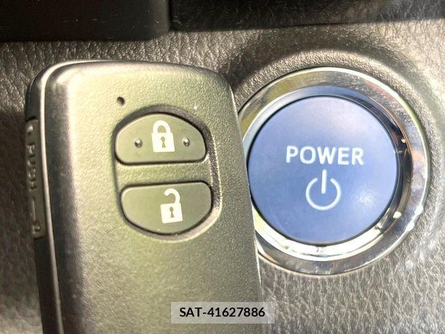 Toyota VITZ HYBRID 2017-05 6915008-6