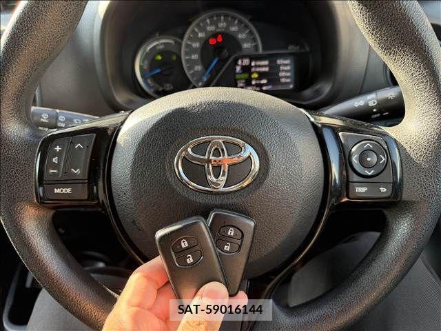 Toyota VITZ HYBRID 2017-03 6999038-16
