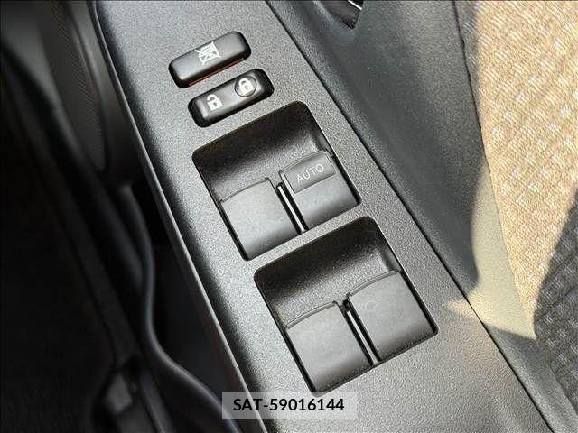 Toyota VITZ HYBRID 2017-03 6999038-17