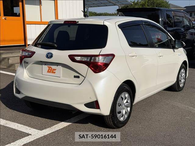 Toyota VITZ HYBRID 2017-03 6999038-23