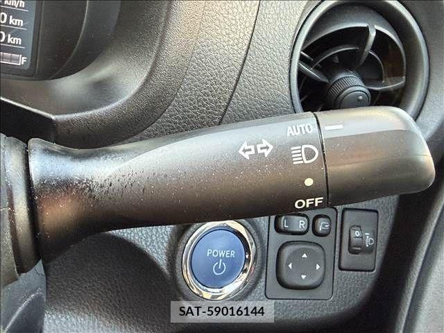 Toyota VITZ HYBRID 2017-03 6999038-26