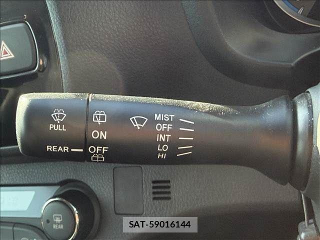 Toyota VITZ HYBRID 2017-03 6999038-27