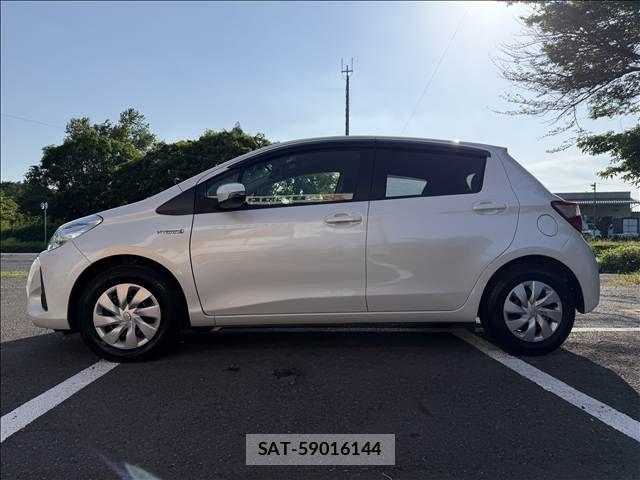 Toyota VITZ HYBRID 2017-03 6999038-5