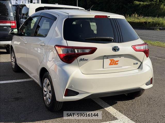 Toyota VITZ HYBRID 2017-03 6999038-7