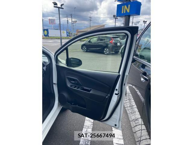 Toyota VITZ HYBRID 2019-06 7360352-12