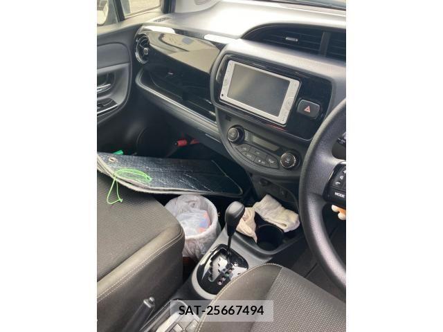 Toyota VITZ HYBRID 2019-06 7360352-16