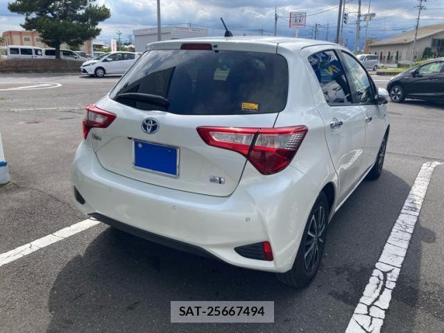 Toyota VITZ HYBRID 2019-06 7360352-4