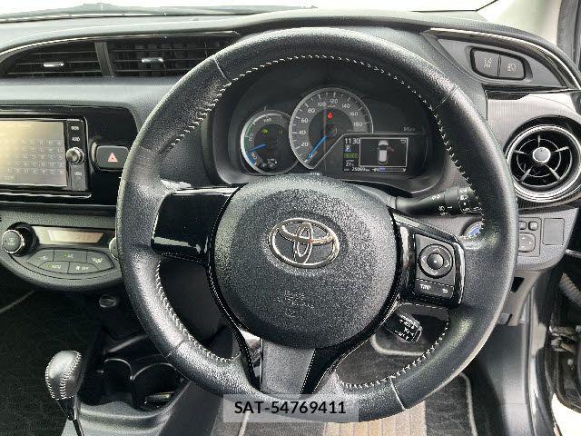 Toyota VITZ HYBRID 2017-09 7360356-13