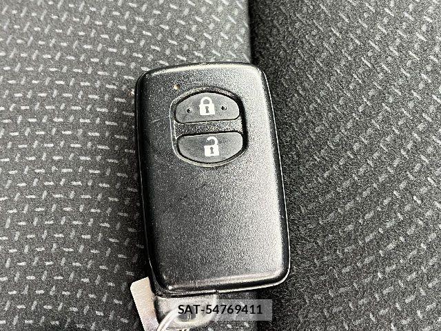 Toyota VITZ HYBRID 2017-09 7360356-25