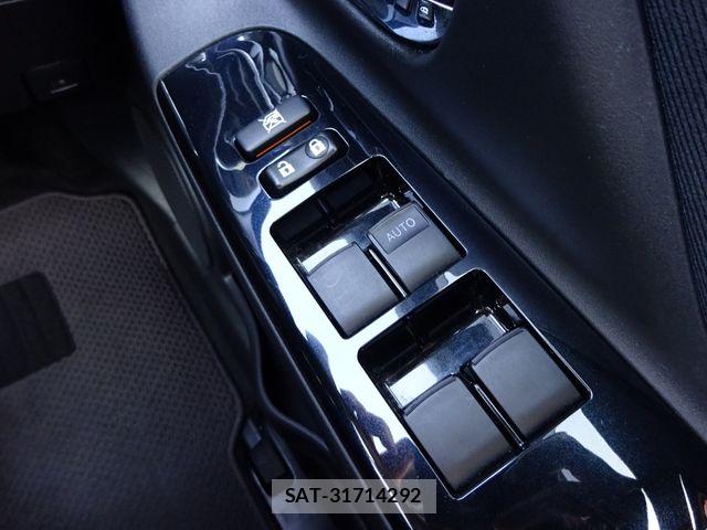 Toyota VITZ HYBRID 2019-05 7394710-11