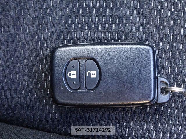 Toyota VITZ HYBRID 2019-05 7394710-12