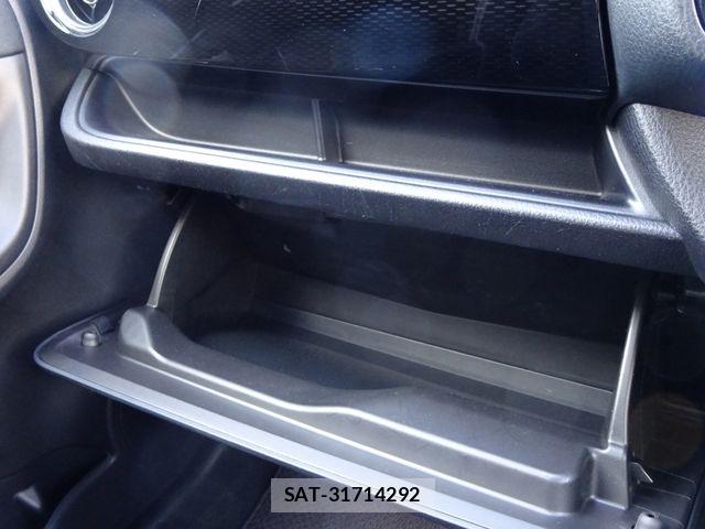 Toyota VITZ HYBRID 2019-05 7394710-15