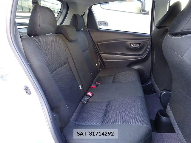Toyota VITZ HYBRID 2019-05 7394710-17
