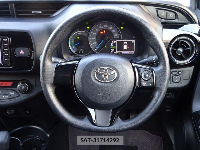 Toyota VITZ HYBRID 2019-05 7394710-4