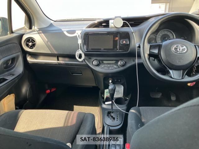 Toyota VITZ HYBRID 2017-03 7621127-14