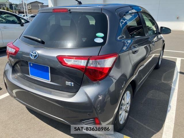 Toyota VITZ HYBRID 2017-03 7621127-4