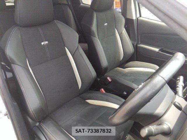 Toyota VITZ HYBRID 2017-10 7621125-10