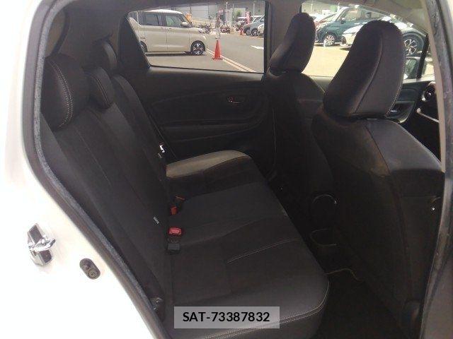 Toyota VITZ HYBRID 2017-10 7621125-11