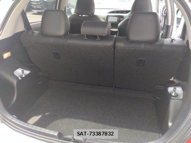 Toyota VITZ HYBRID 2017-10 7621125-12