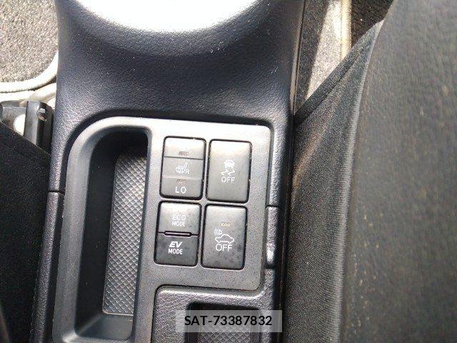 Toyota VITZ HYBRID 2017-10 7621125-16