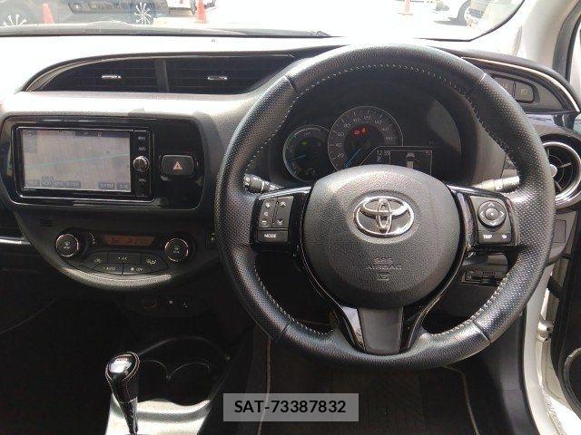 Toyota VITZ HYBRID 2017-10 7621125-1