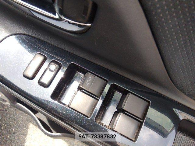 Toyota VITZ HYBRID 2017-10 7621125-25