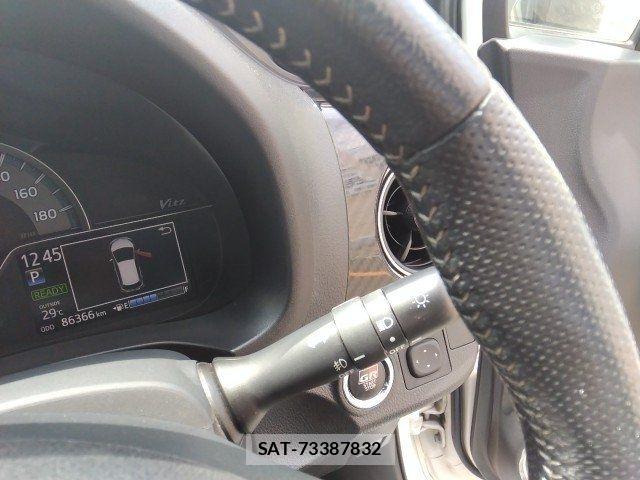 Toyota VITZ HYBRID 2017-10 7621125-26
