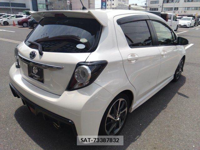 Toyota VITZ HYBRID 2017-10 7621125-2