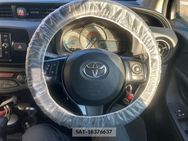 Toyota VITZ HYBRID 2017-07 7621124-13