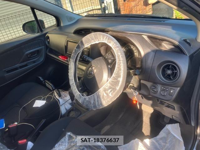 Toyota VITZ HYBRID 2017-07 7621124-4