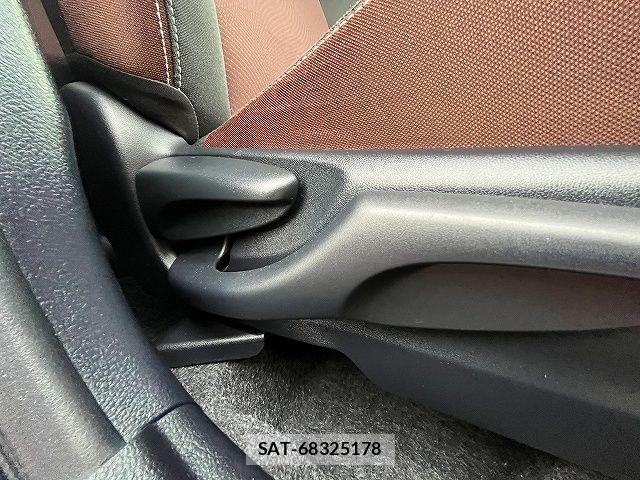 Toyota VITZ HYBRID 2017-03 7621123-17