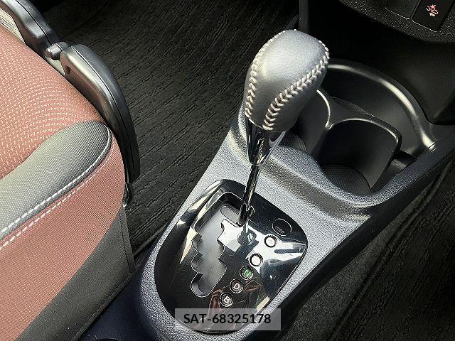 Toyota VITZ HYBRID 2017-03 7621123-19
