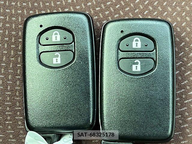 Toyota VITZ HYBRID 2017-03 7621123-25