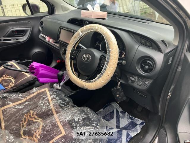 Toyota VITZ HYBRID 2017-08 7621126-11
